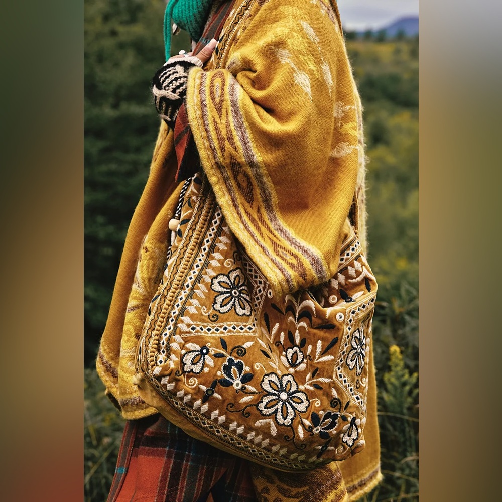 FREE PEOPLE NWT Vic Velvet Slouchy Bag in Gilded